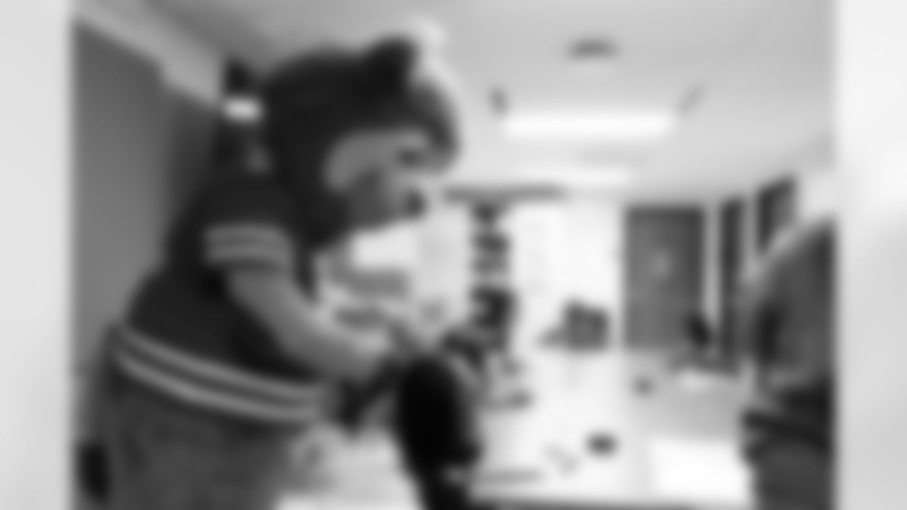 Free Mobile Food Markets, November 01, 2025 at #94 West Hertel Academy.