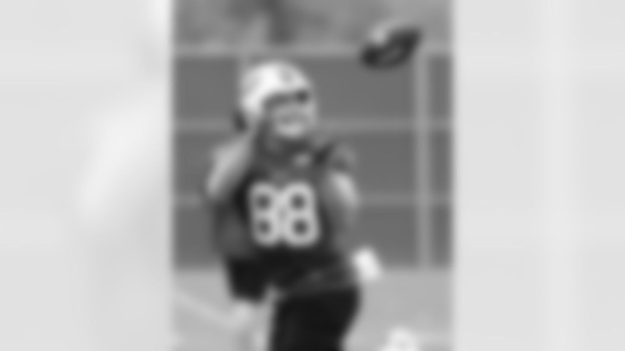 Dawson Knox (88). Buffalo Bills OTA workouts, May 27, 2025 at the Buffalo Bills Training Center.