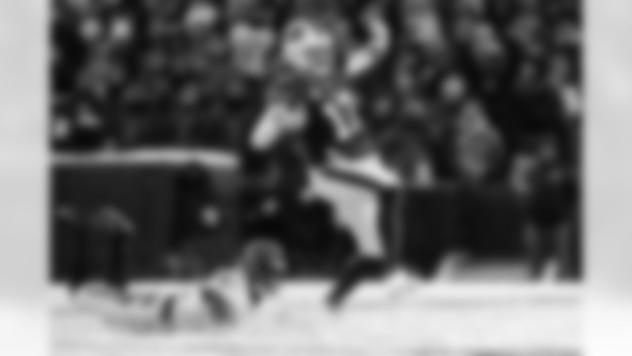 Josh Allen (17). Buffalo Bills vs Cincinnati Bengals, Regular Season, December 07, 2025 at Highmark Stadium.