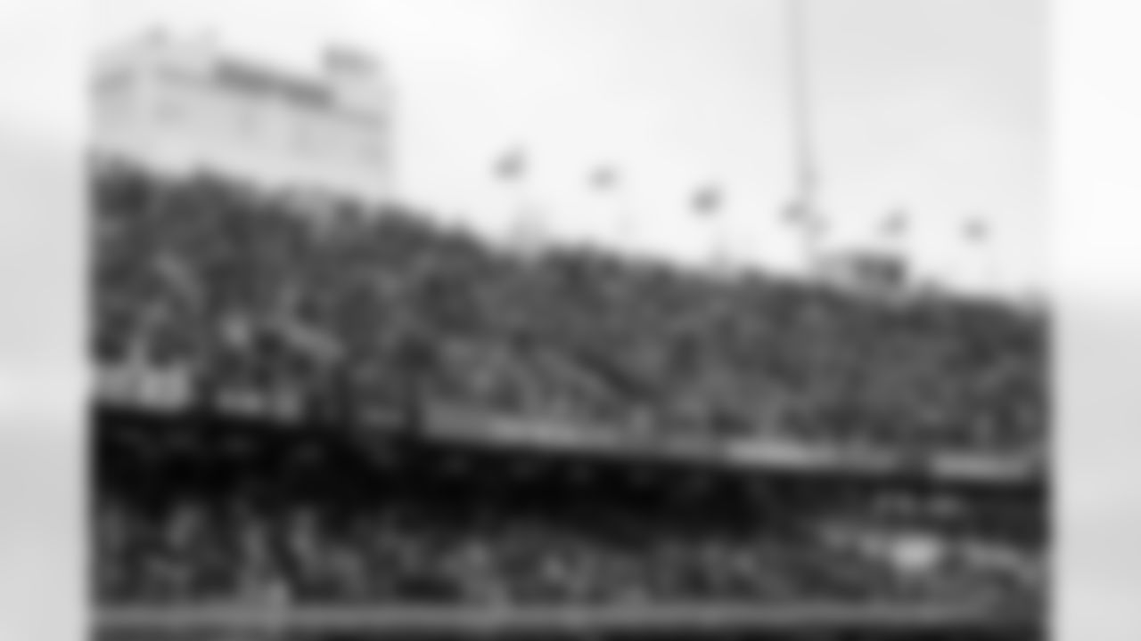 Buffalo Bills vs Tampa Bay Buccaneers, Regular Season, November 16, 2025 at Highmark Stadium.