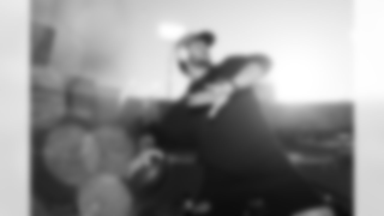 Josh Allen (17). Buffalo Bills vs Kansas City Chiefs, Regular Season, November 02, 2025 at Highmark Stadium.