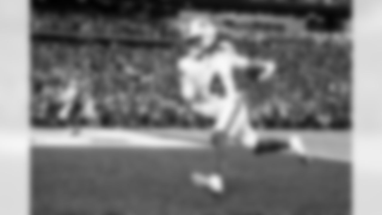 Buffalo Bills vs Tampa Bay Buccaneers, Regular Season, November 16, 2025 at Highmark Stadium.