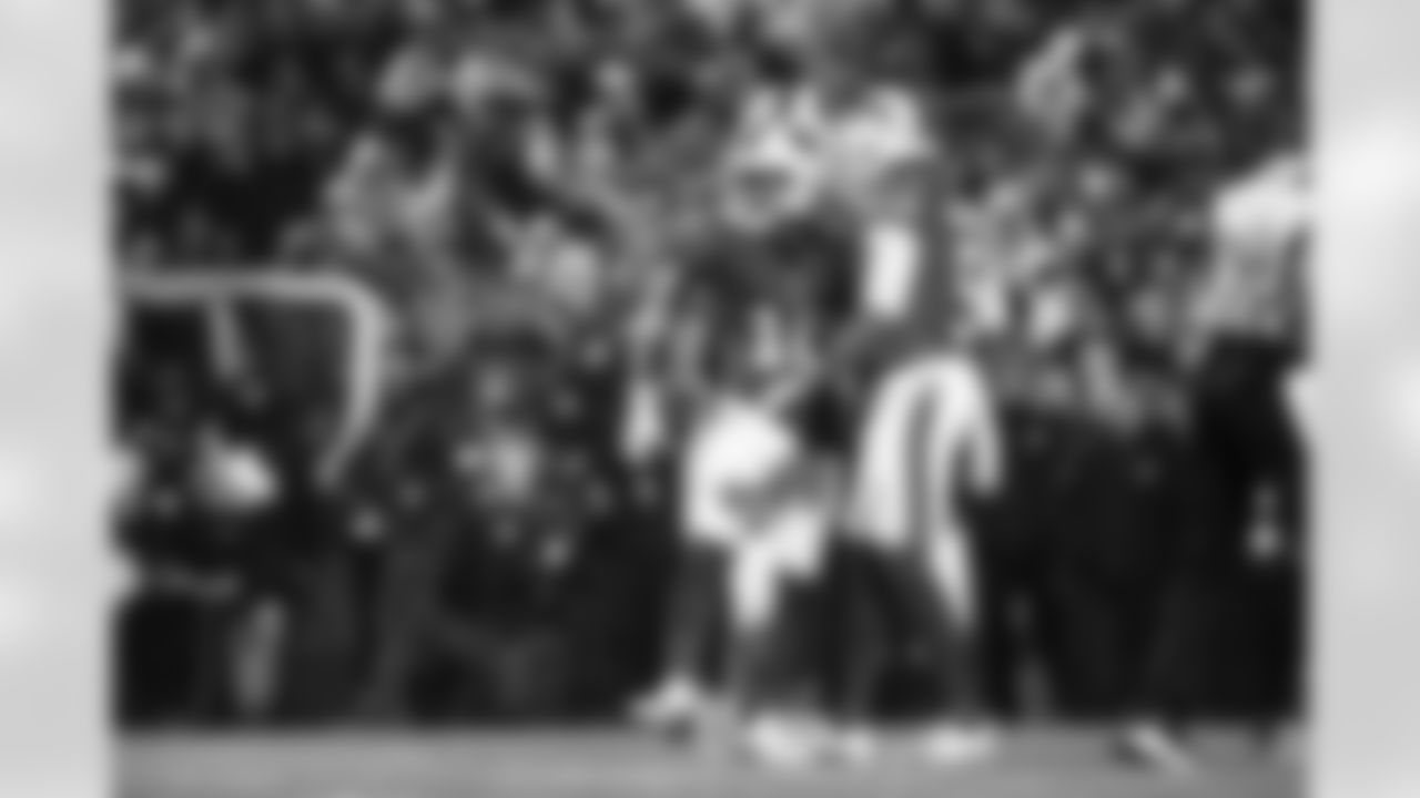 Buffalo Bills vs Philadelphia Eagles, Regular Season, December 28, 2025 at Highmark Stadium.