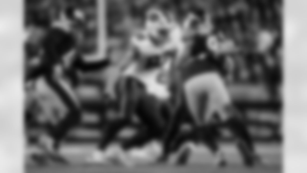 Pittsburgh Steelers vs Buffalo Bills, Regular Season, November 30, 2025 at Acrisure Stadium.