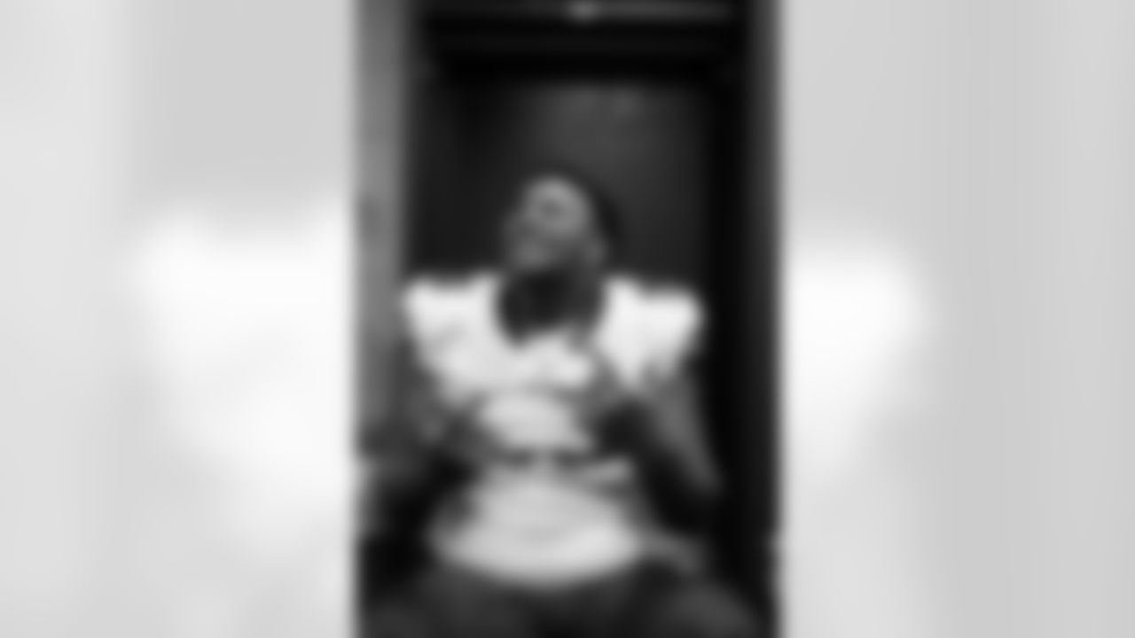 New England Patriots vs Buffalo Bills, Regular Season, December 14, 2025 at Gillette Stadium.