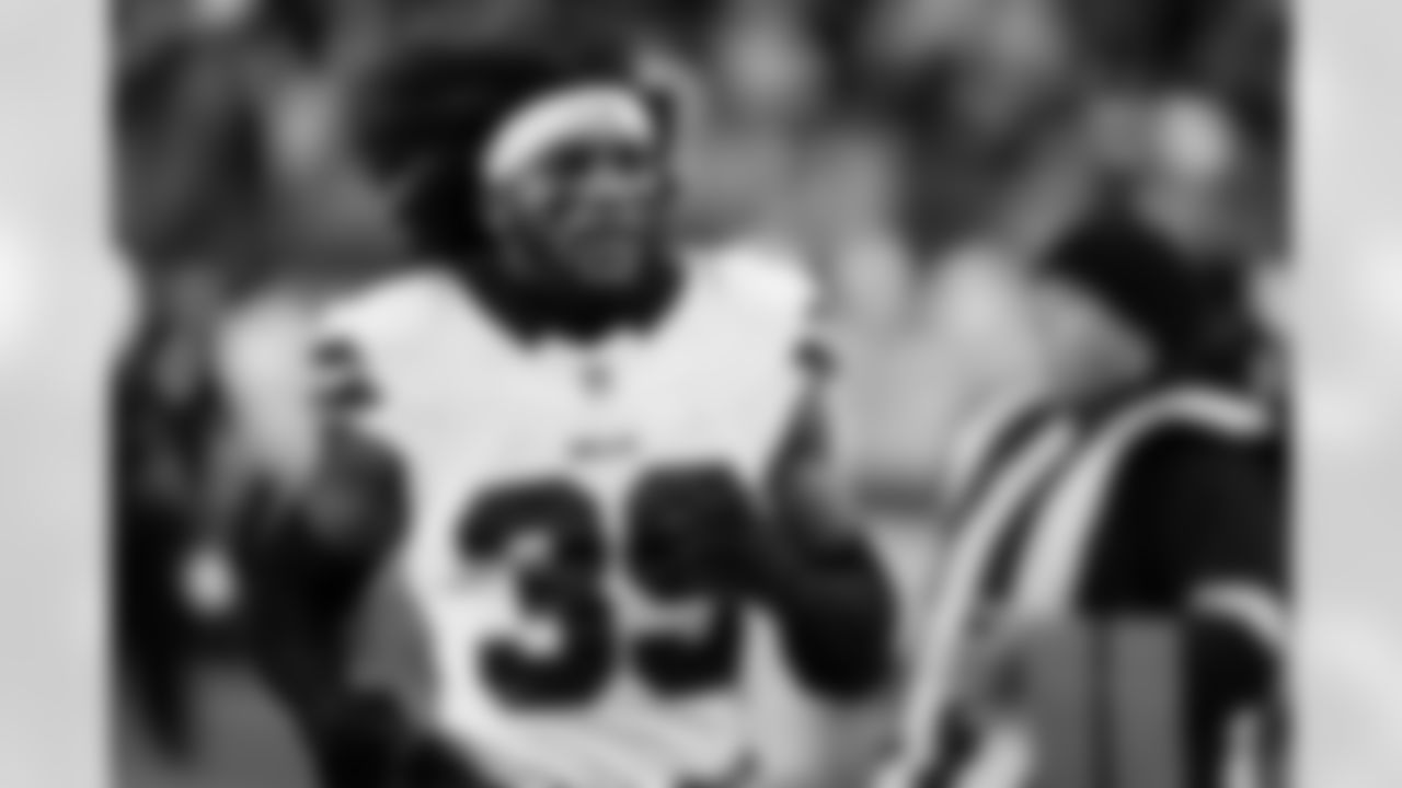 Pittsburgh Steelers vs Buffalo Bills, Regular Season, November 30, 2025 at Acrisure Stadium.