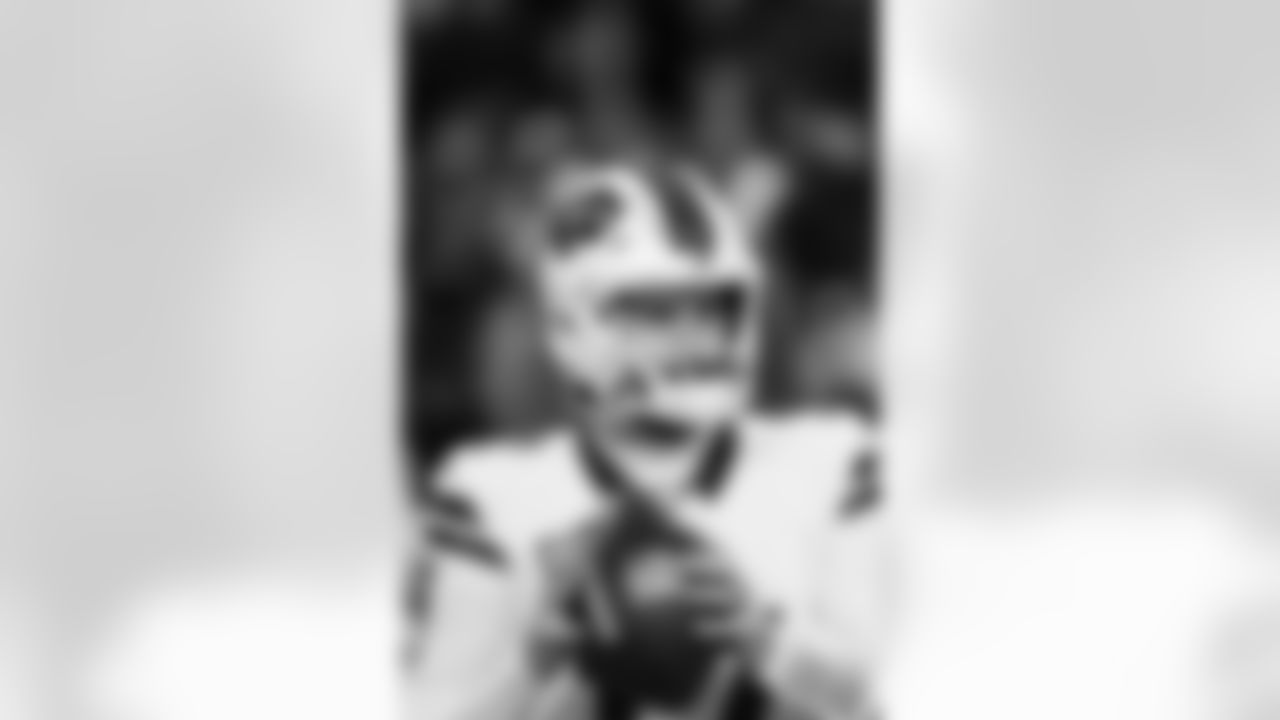 Pittsburgh Steelers vs Buffalo Bills, Regular Season, November 30, 2025 at Acrisure Stadium.