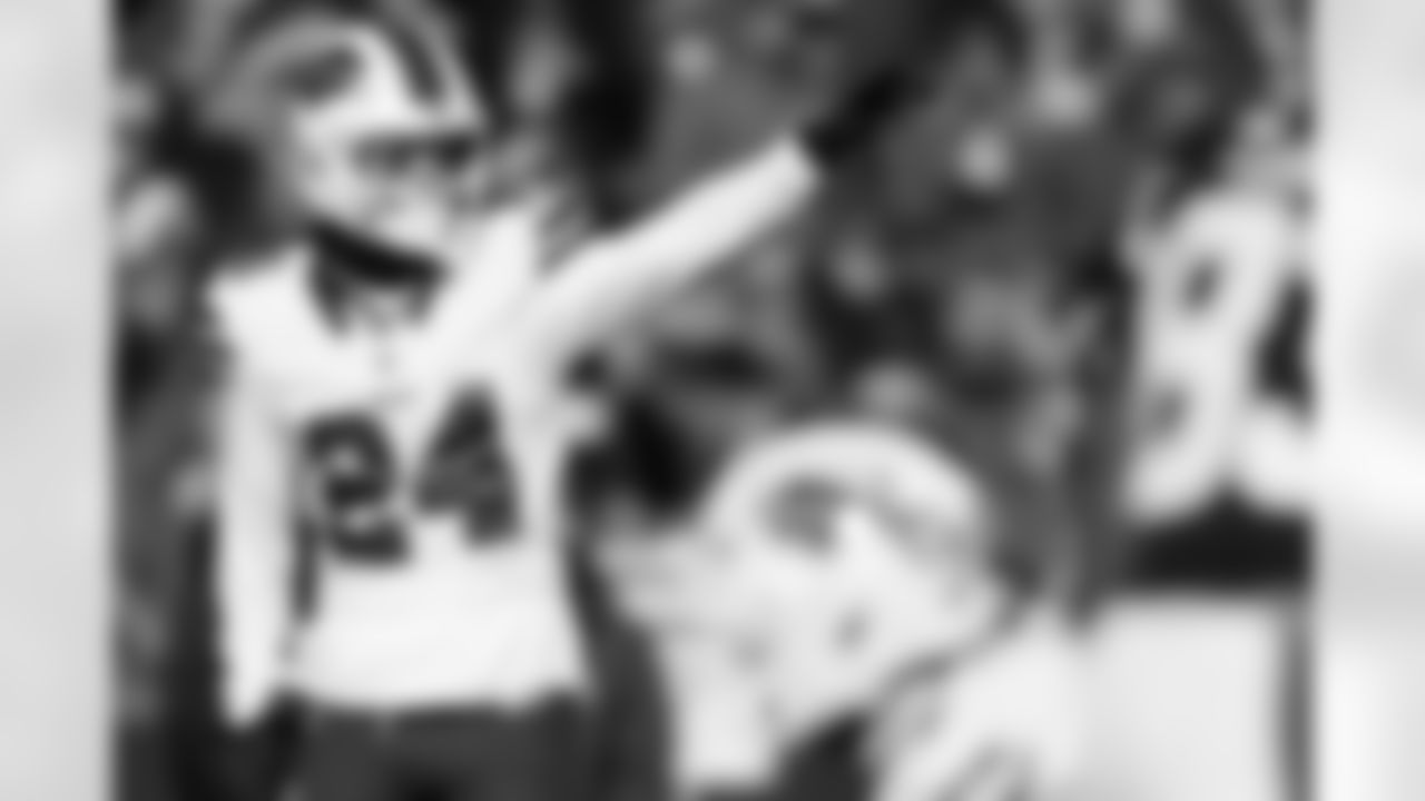 Cleveland Browns vs Buffalo Bills, Regular Season, December 21, 2025 at Huntington Bank Field.