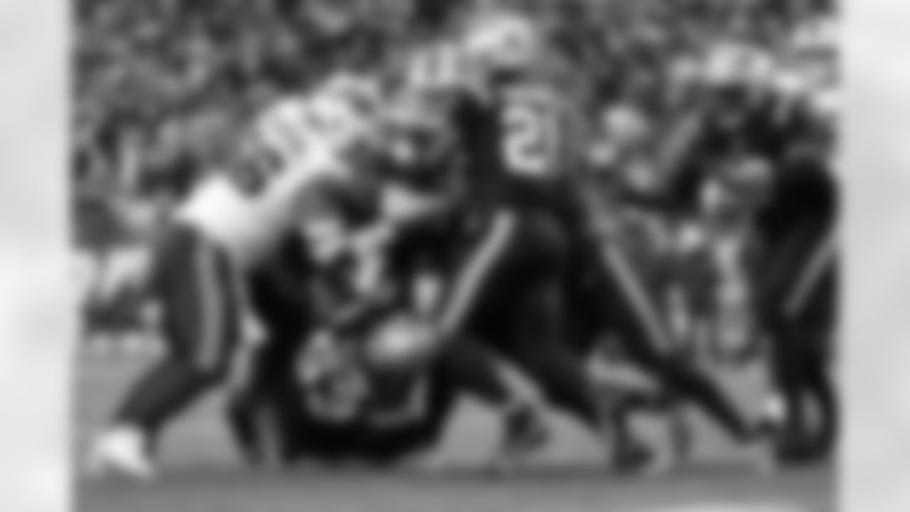 New England Patriots vs Buffalo Bills, Regular Season, December 14, 2025 at Gillette Stadium.