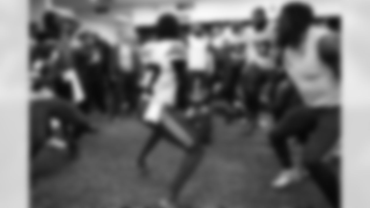 Pittsburgh Steelers vs Buffalo Bills, Regular Season, November 30, 2025 at Acrisure Stadium.