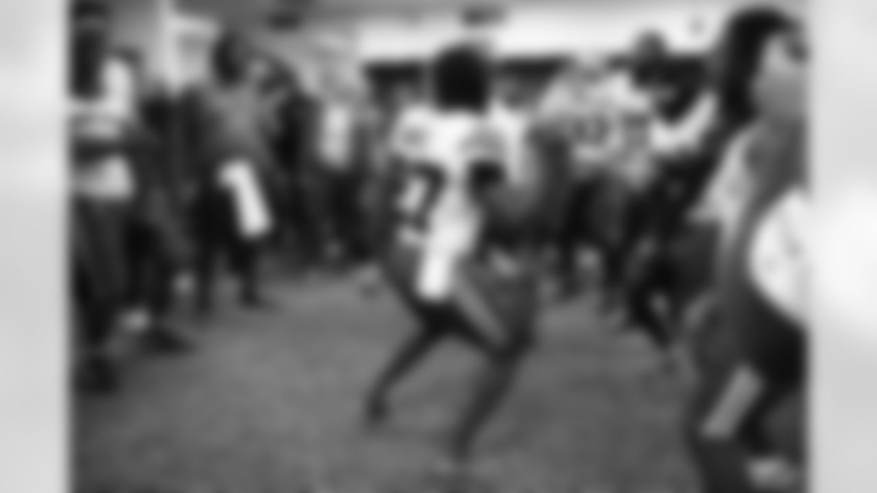 Pittsburgh Steelers vs Buffalo Bills, Regular Season, November 30, 2025 at Acrisure Stadium.