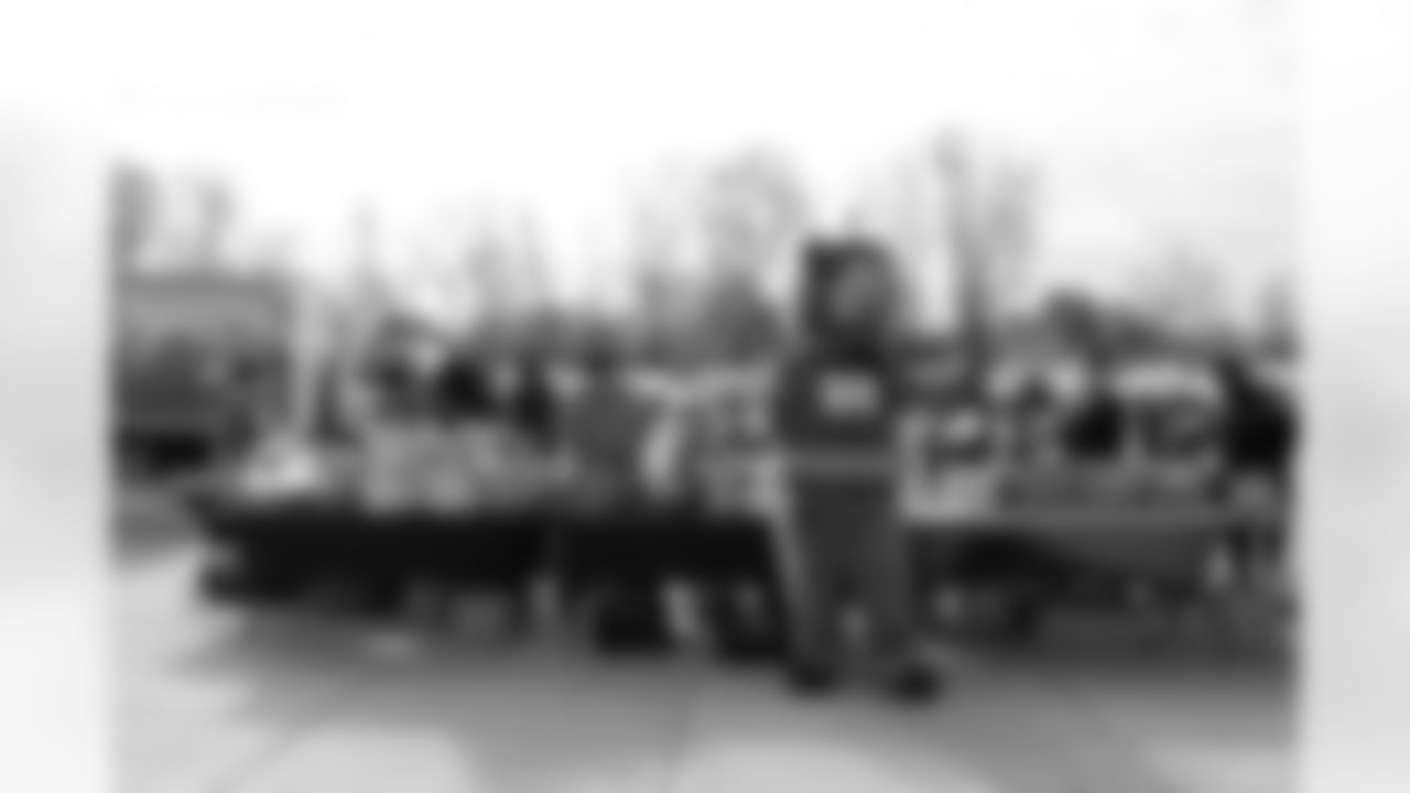 Free Mobile Food Markets, November 01, 2025 at #94 West Hertel Academy.