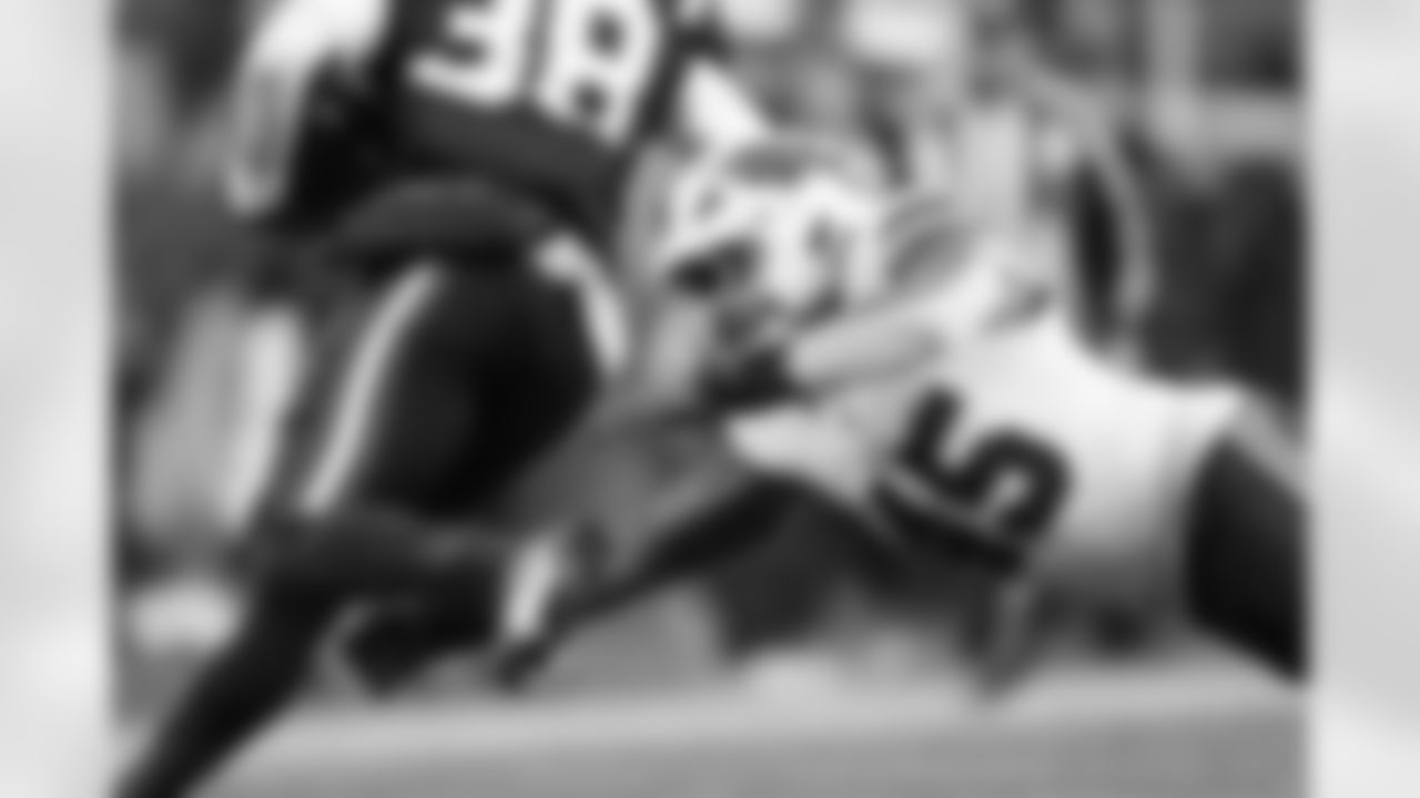 New England Patriots vs Buffalo Bills, Regular Season, December 14, 2025 at Gillette Stadium.