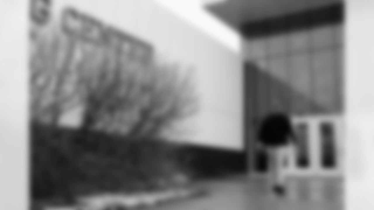 Buffalo Bills vs Philadelphia Eagles, Regular Season, December 28, 2025 at Highmark Stadium.