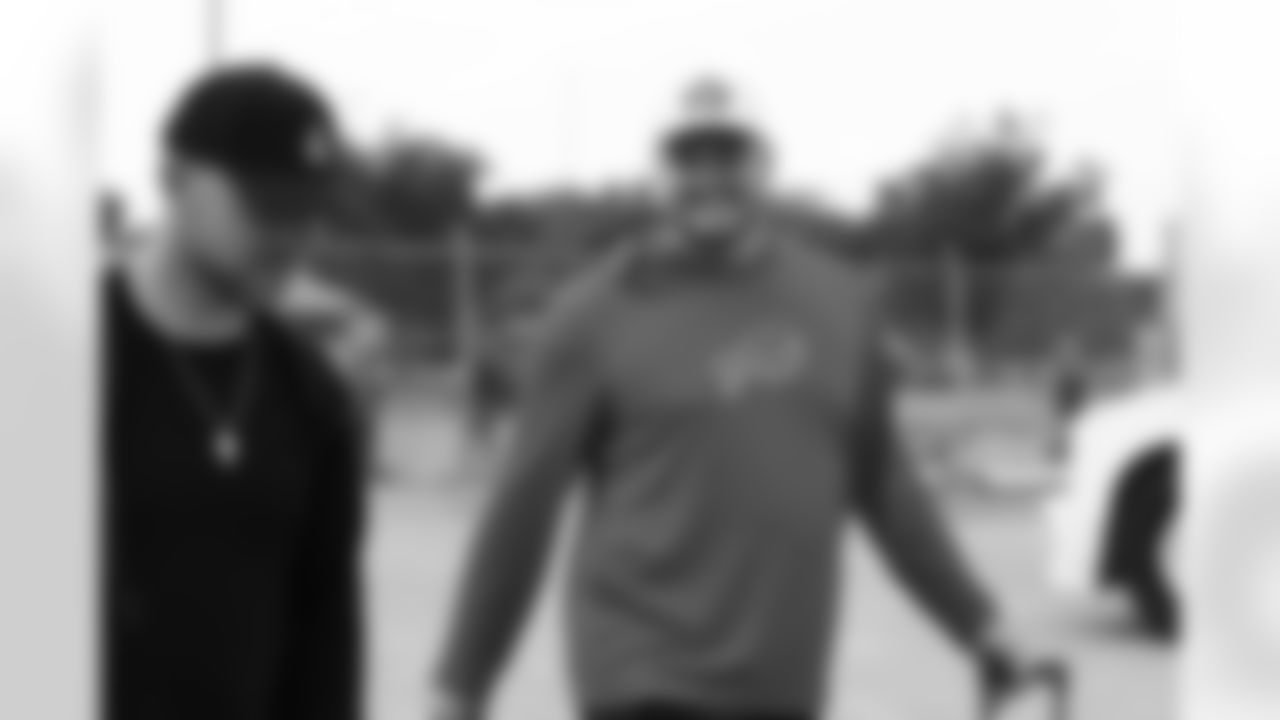 David Edwards (76). Buffalo Bills travel to East Rutherford, September 13, 2025.