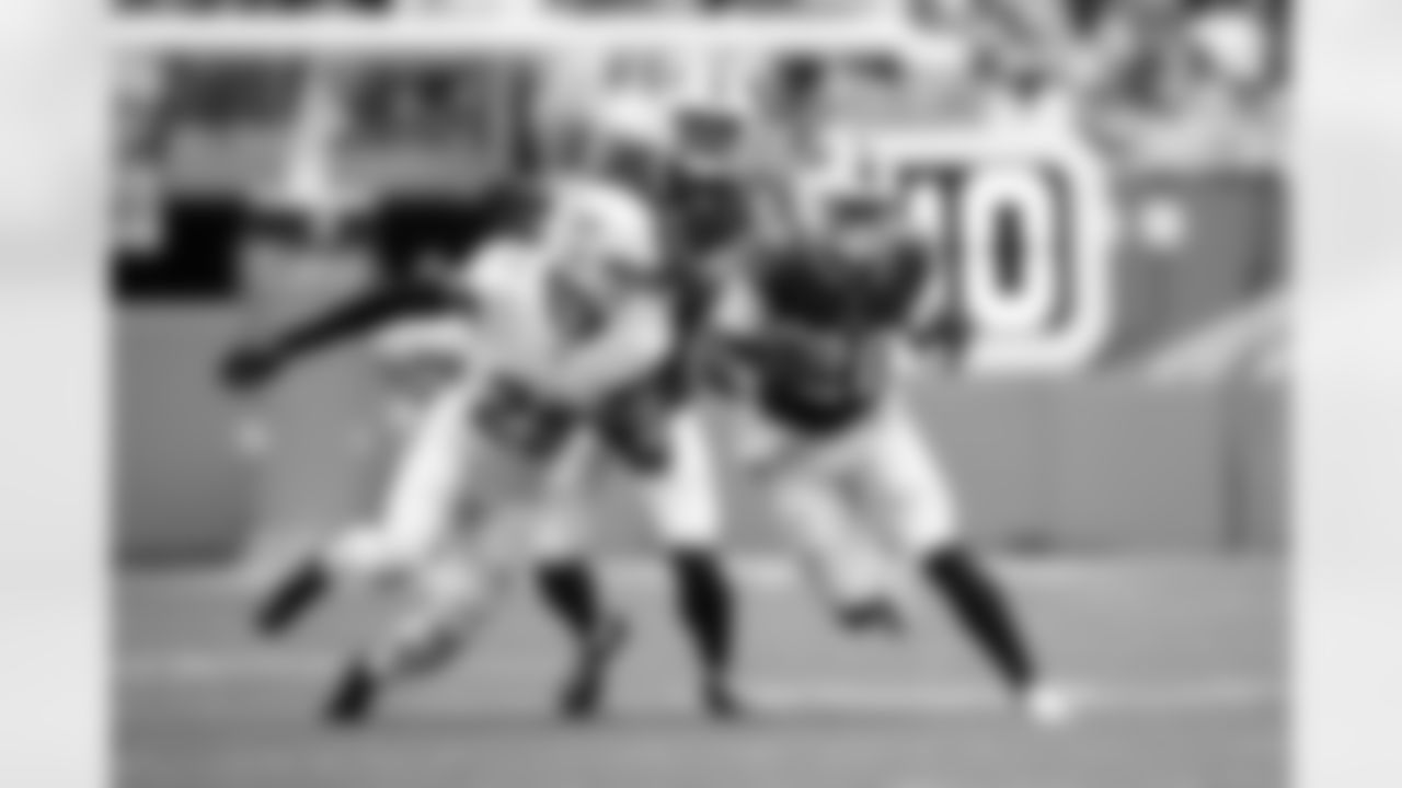 Miami Dolphins vs Buffalo Bills, Regular Season, November 09, 2025 at Hard Rock Stadium.