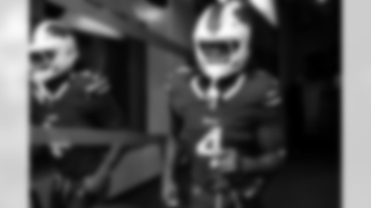 Buffalo Bills vs Miami Dolphins, Regular Season, September 18, 2025 at Highmark Stadium.