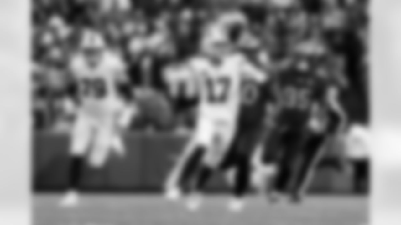 Buffalo Bills vs Tampa Bay Buccaneers, Regular Season, November 16, 2025 at Highmark Stadium.