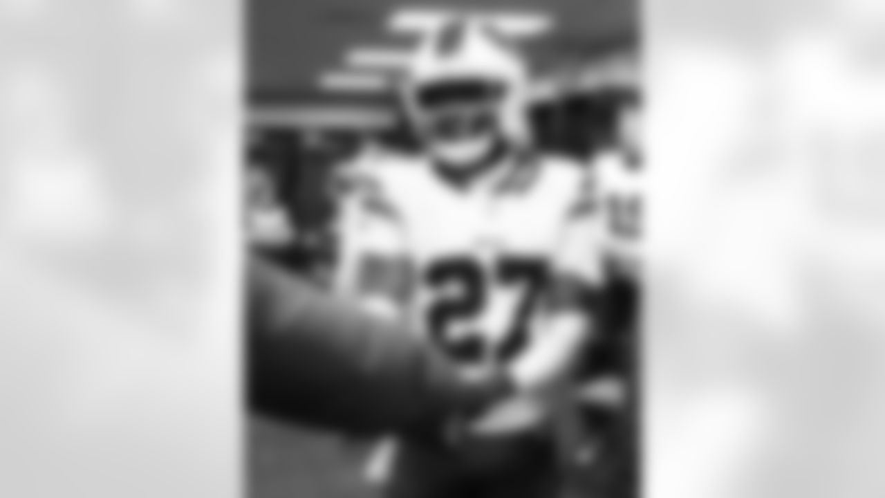 New England Patriots vs Buffalo Bills, Regular Season, December 14, 2025 at Gillette Stadium.