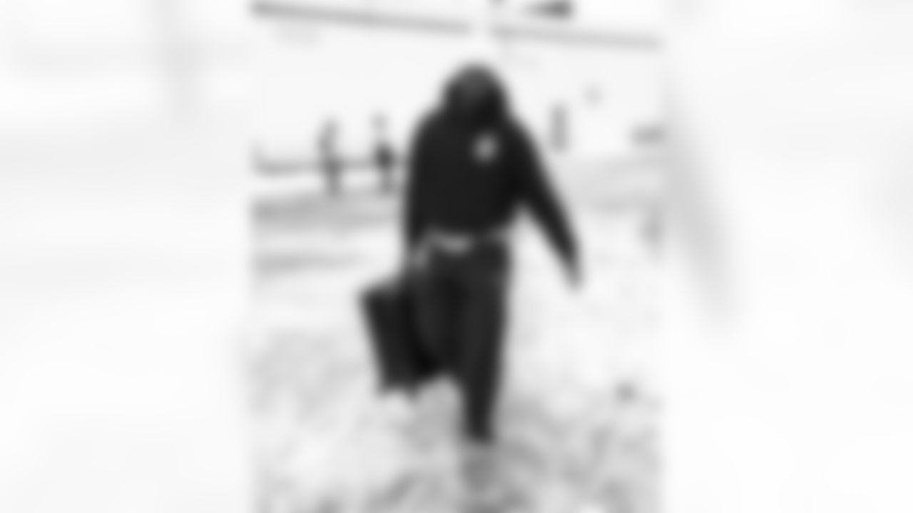 Te'Cory Couch (33). Buffalo Bills travel to Foxborough, December 13, 2025 at Buffalo Niagara International Airport.