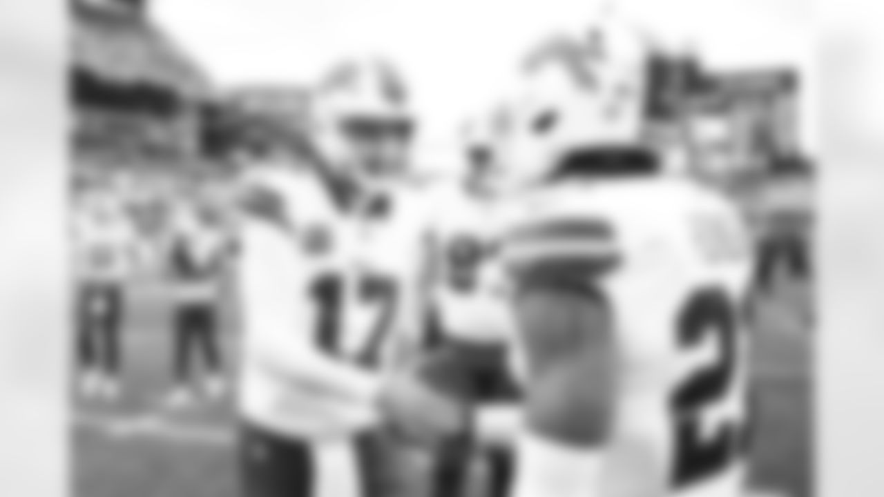 Pittsburgh Steelers vs Buffalo Bills, Regular Season, November 30, 2025 at Acrisure Stadium.