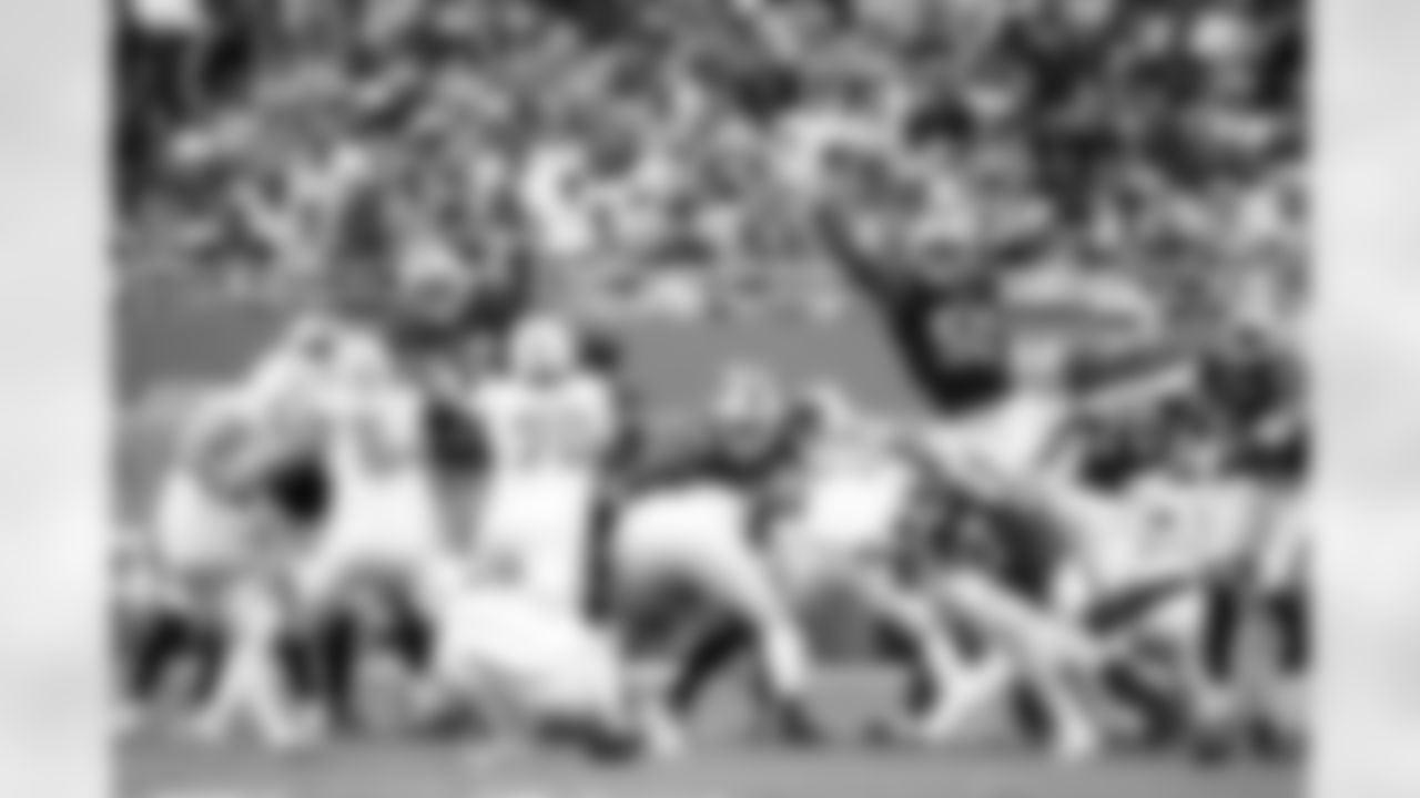 Miami Dolphins vs Buffalo Bills, Regular Season, November 09, 2025 at Hard Rock Stadium.