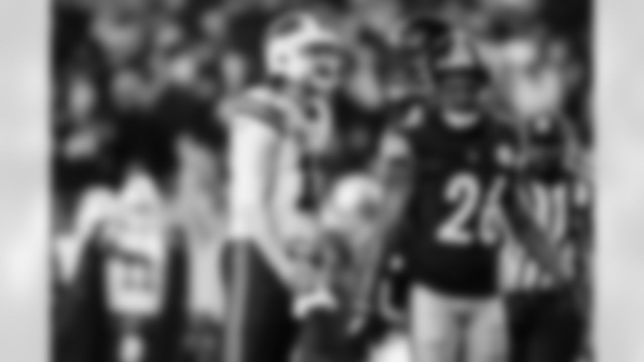 Pittsburgh Steelers vs Buffalo Bills, Regular Season, November 30, 2025 at Acrisure Stadium.