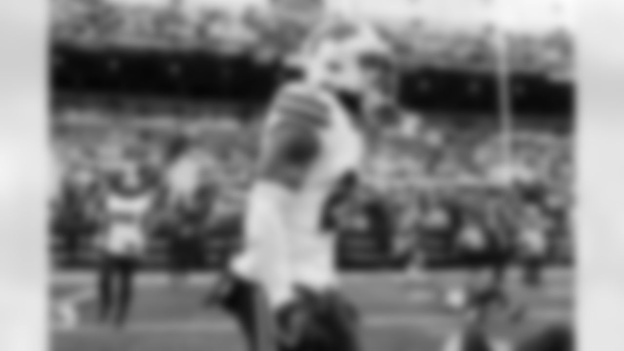 Pittsburgh Steelers vs Buffalo Bills, Regular Season, November 30, 2025 at Acrisure Stadium.