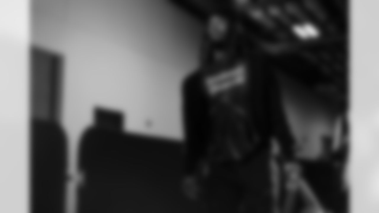 Pittsburgh Steelers vs Buffalo Bills, Regular Season, November 30, 2025 at Acrisure Stadium.