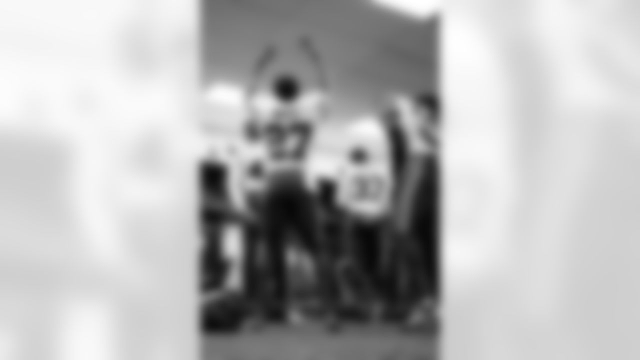 Pittsburgh Steelers vs Buffalo Bills, Regular Season, November 28, 2025 at Acrisure Stadium.