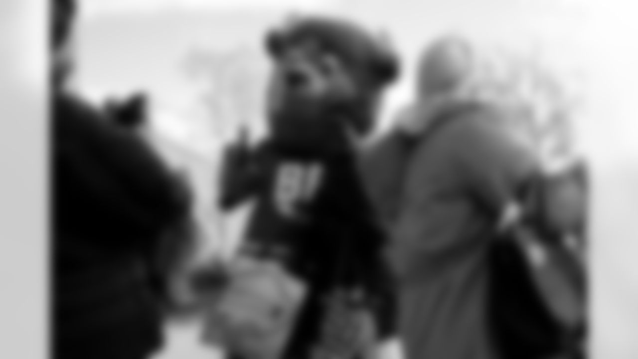 Free Mobile Food Markets, November 01, 2025 at #94 West Hertel Academy.