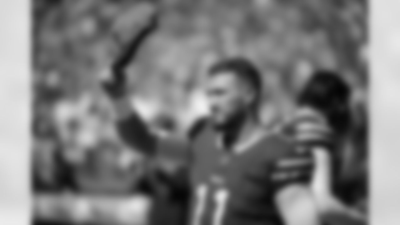 Miami Dolphins vs Buffalo Bills, Regular Season, November 09, 2025 at Hard Rock Stadium.