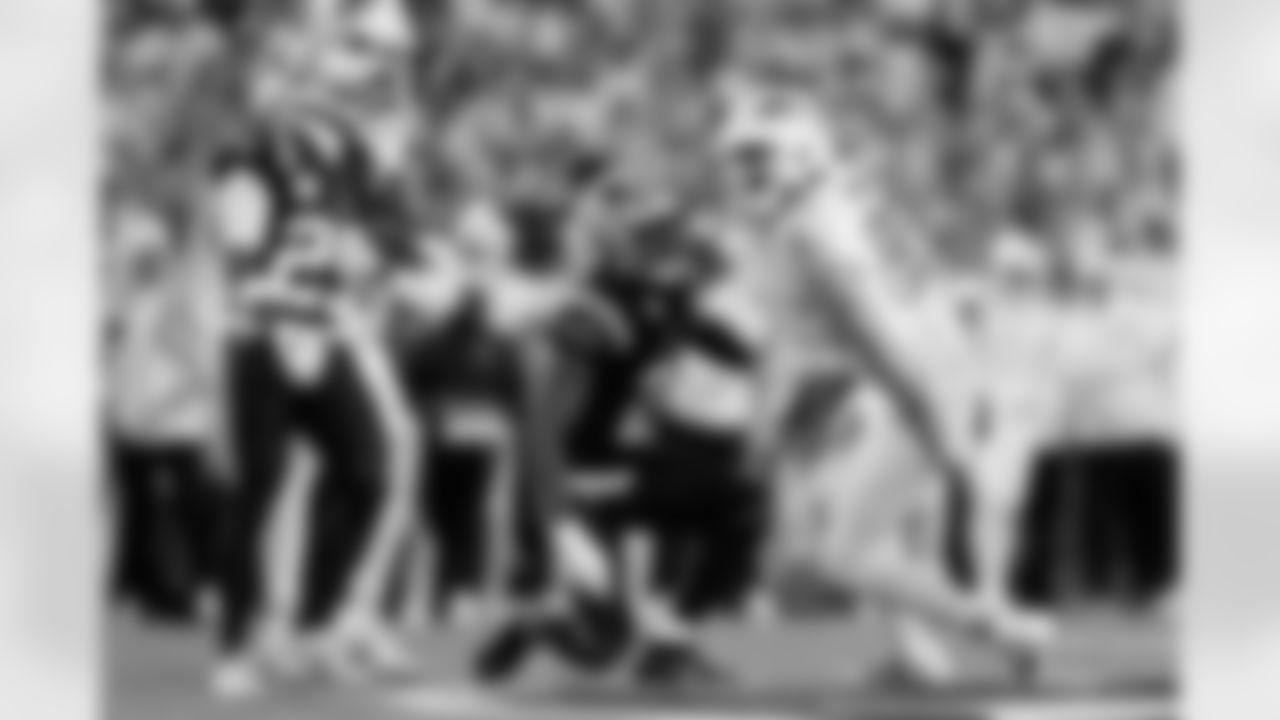 Dalton Kincaid (86). Buffalo Bills vs New England Patriots, Regular Season, October 05, 2025 at Highmark Stadium.