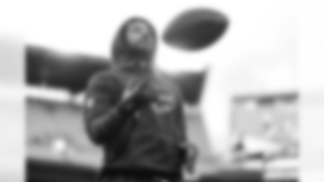 Pittsburgh Steelers vs Buffalo Bills, Regular Season, November 30, 2025 at Acrisure Stadium.