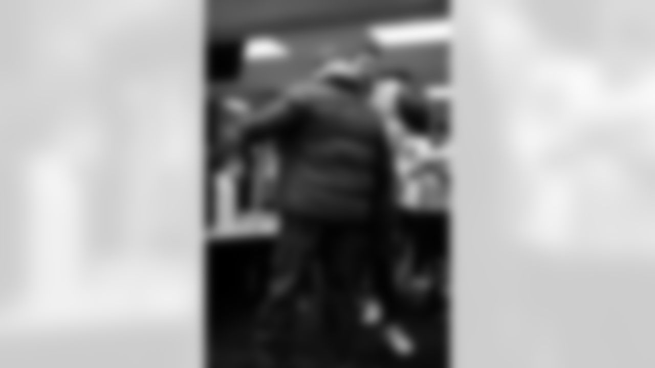 Pittsburgh Steelers vs Buffalo Bills, Regular Season, November 28, 2025 at Acrisure Stadium.