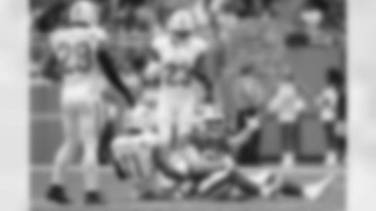 Miami Dolphins vs Buffalo Bills, Regular Season, November 09, 2025 at Hard Rock Stadium.