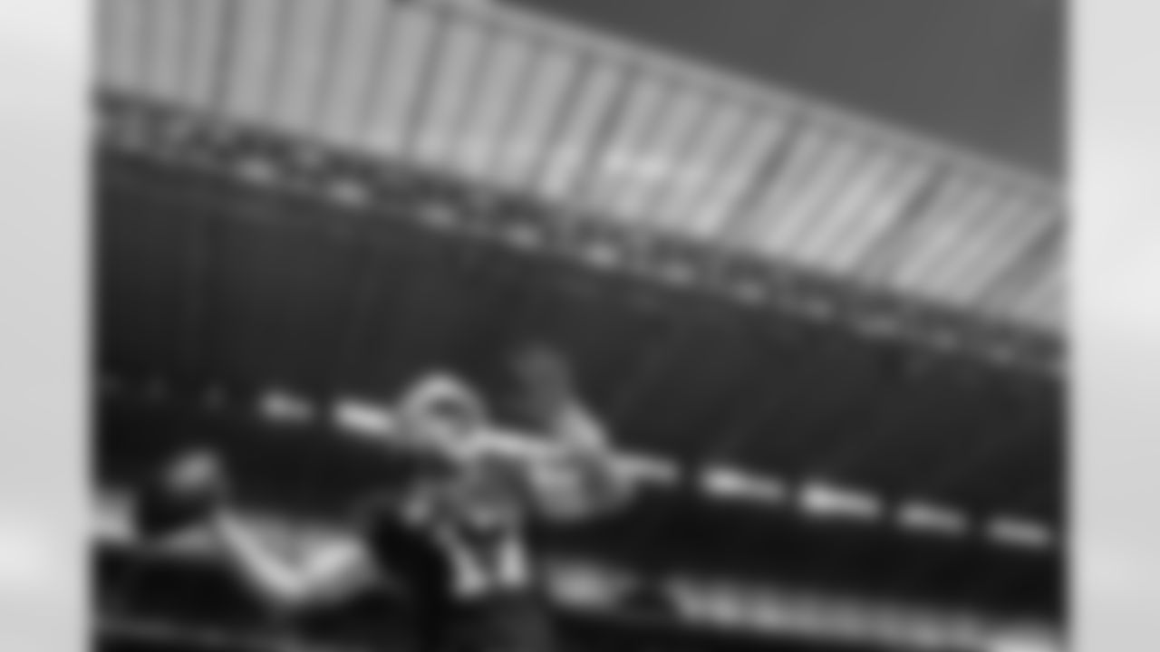 Miami Dolphins vs Buffalo Bills, Regular Season, November 09, 2025 at Hard Rock Stadium.