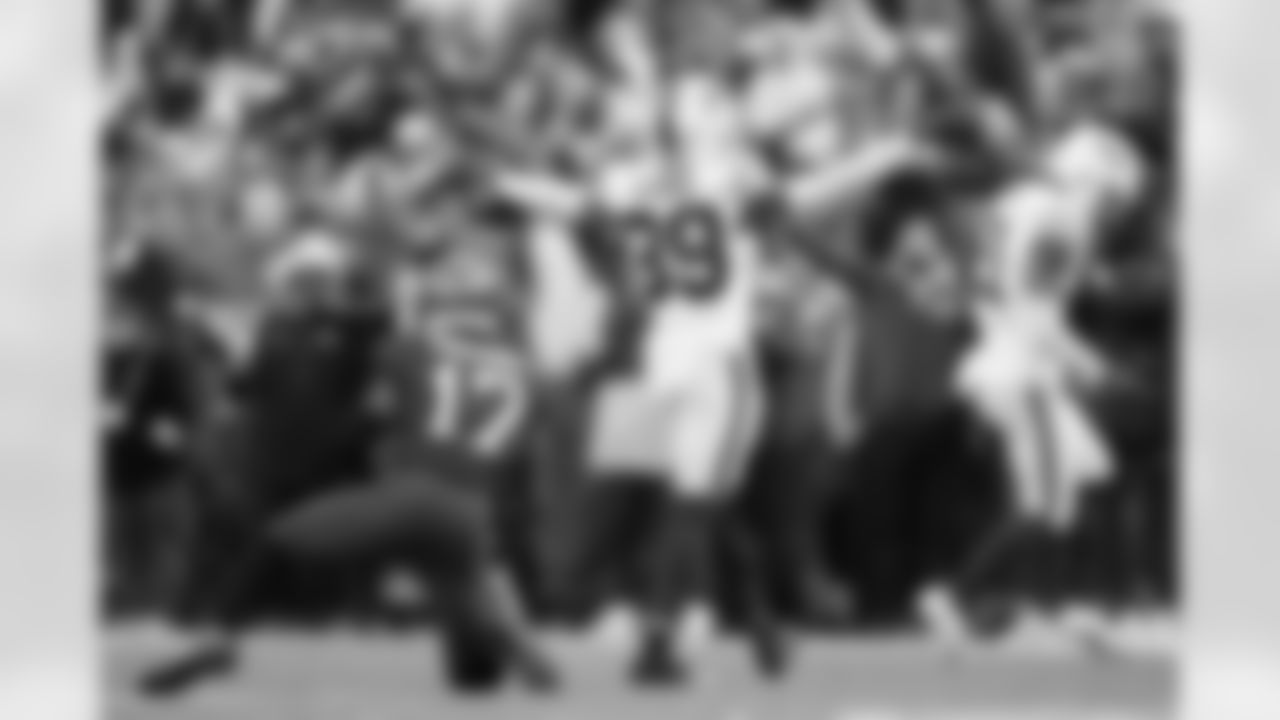 Buffalo Bills vs Tampa Bay Buccaneers, Regular Season, November 16, 2025 at Highmark Stadium.