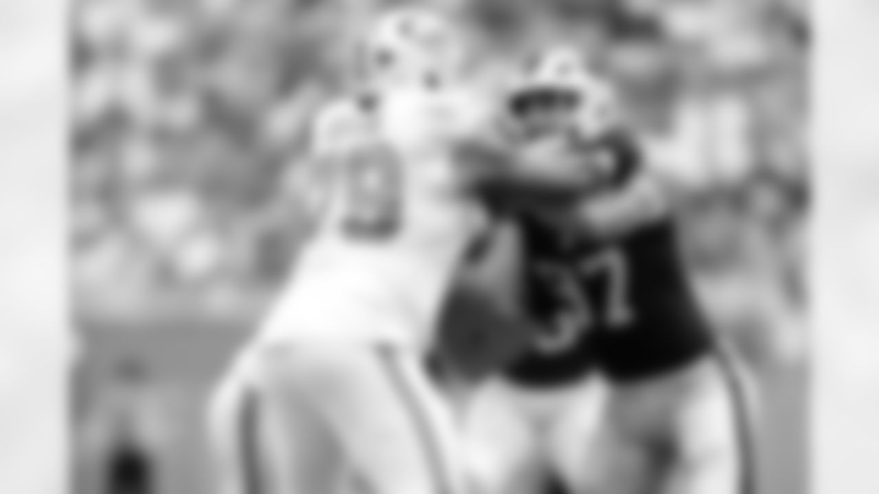 Miami Dolphins vs Buffalo Bills, Regular Season, November 09, 2025 at Hard Rock Stadium.