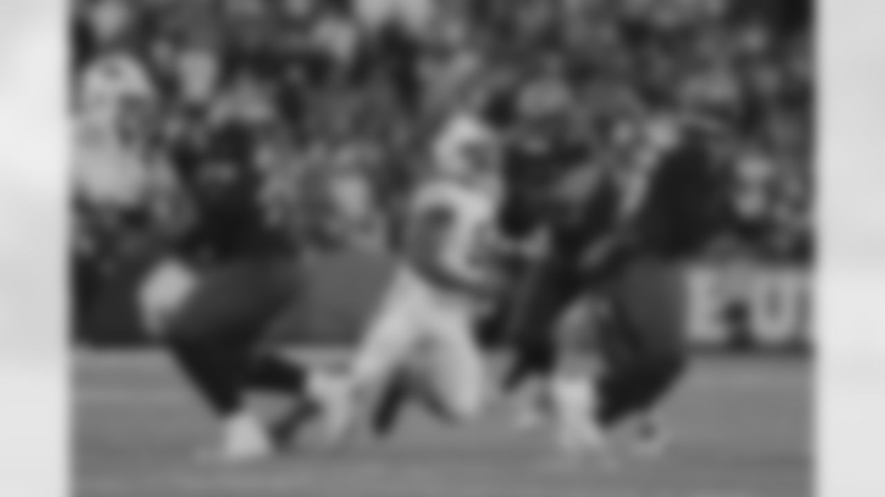 Buffalo Bills vs Tampa Bay Buccaneers, Regular Season, November 18, 2025 at Highmark Stadium.