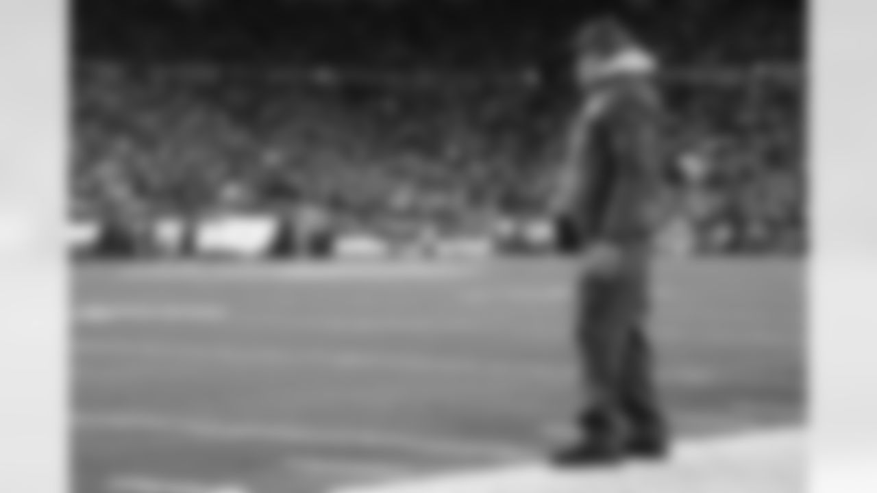 Pittsburgh Steelers vs Buffalo Bills, Regular Season, November 30, 2025 at Acrisure Stadium.