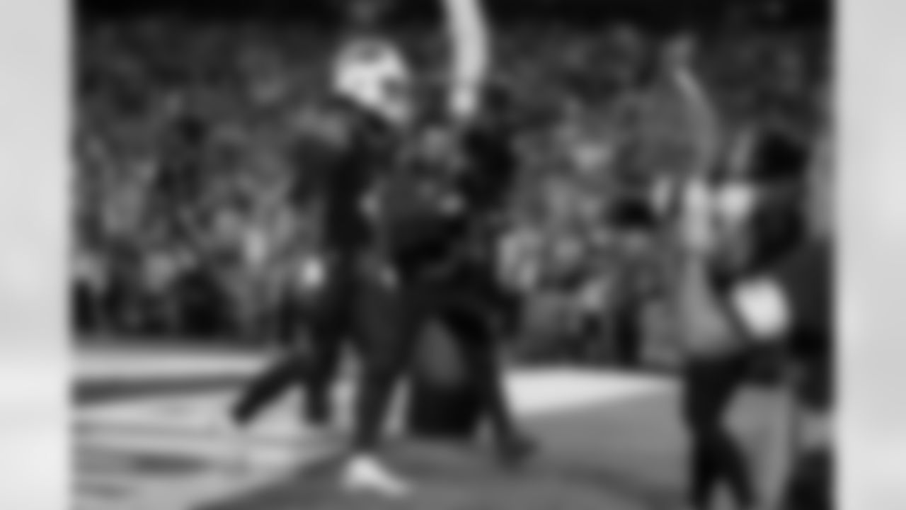 Buffalo Bills vs Miami Dolphins, Regular Season, September 18, 2025 at Highmark Stadium.