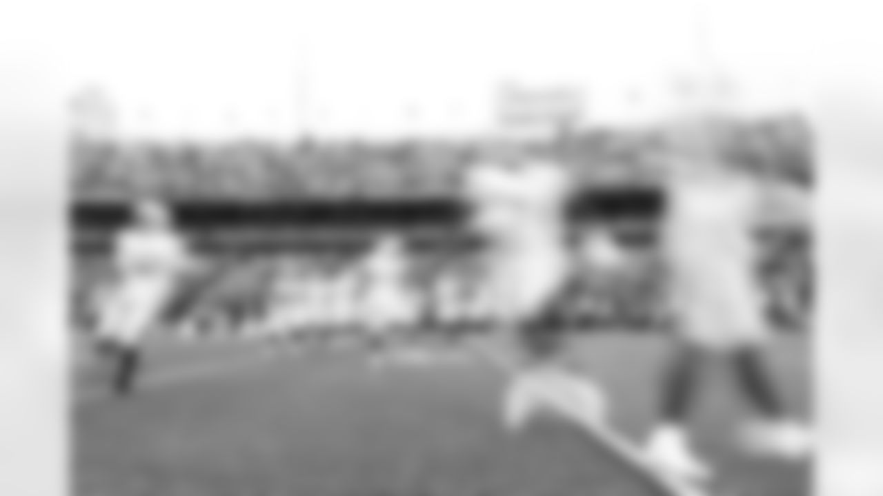 Buffalo Bills vs Tampa Bay Buccaneers, Regular Season, November 16, 2025 at Highmark Stadium.