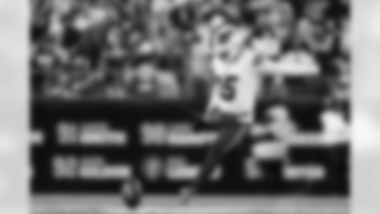 Pittsburgh Steelers vs Buffalo Bills, Regular Season, November 30, 2025 at Acrisure Stadium.