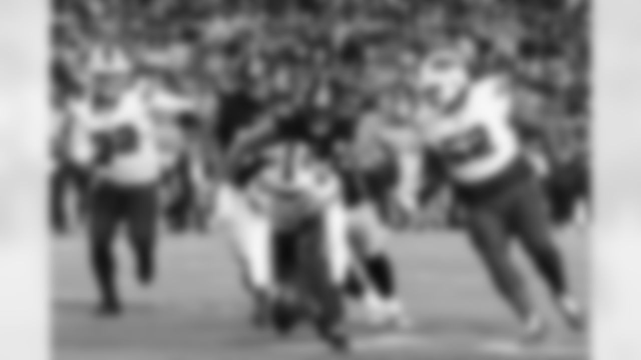 Pittsburgh Steelers vs Buffalo Bills, Regular Season, November 30, 2025 at Acrisure Stadium.