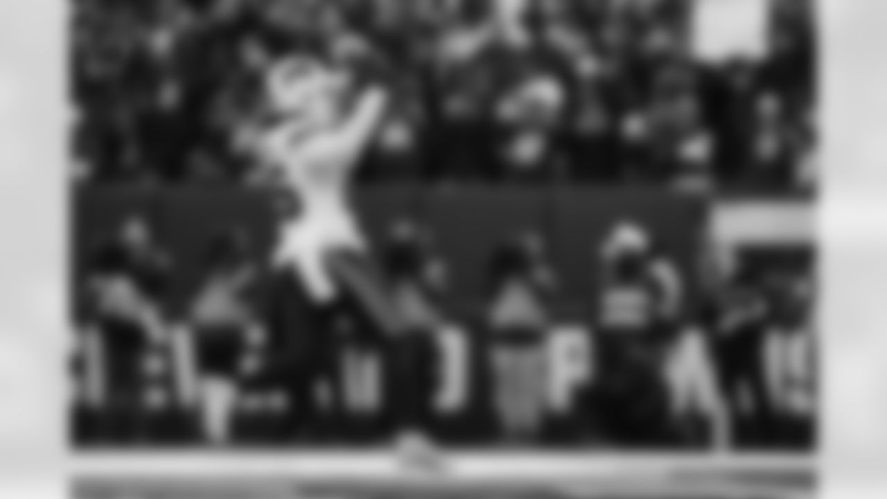 Cleveland Browns vs Buffalo Bills, Regular Season, December 21, 2025 at Huntington Bank Field.