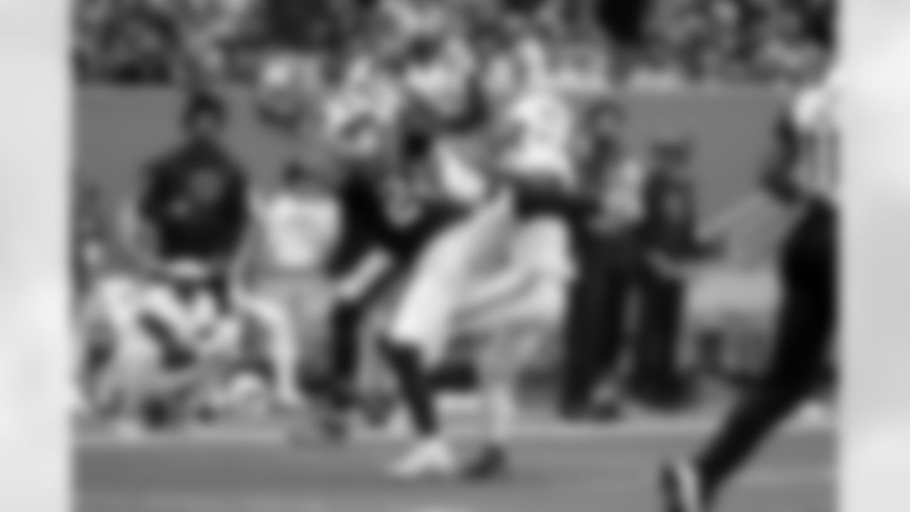 Miami Dolphins vs Buffalo Bills, Regular Season, November 09, 2025 at Hard Rock Stadium.