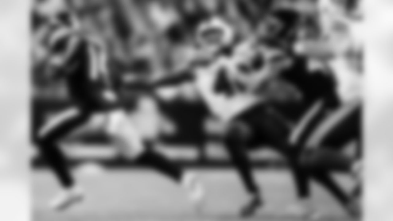 Pittsburgh Steelers vs Buffalo Bills, Regular Season, November 30, 2025 at Acrisure Stadium.