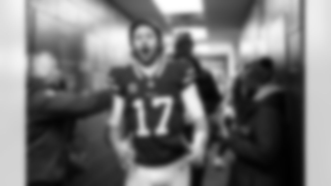 Josh Allen (17). Buffalo Bills vs Cincinnati Bengals, Regular Season, December 07, 2025 at Highmark Stadium.