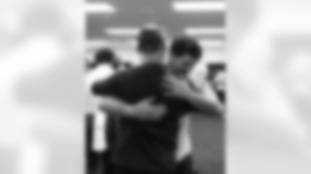 Pittsburgh Steelers vs Buffalo Bills, Regular Season, November 30, 2025 at Acrisure Stadium.